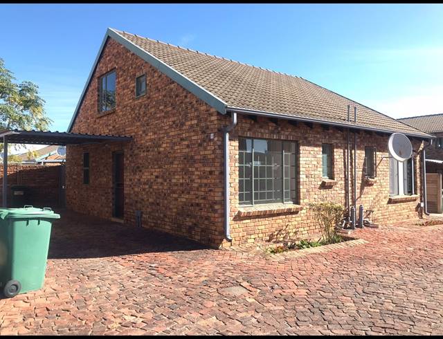 2 BEDROOM TOWNHOUSE FOR SALE IN ANNLIN